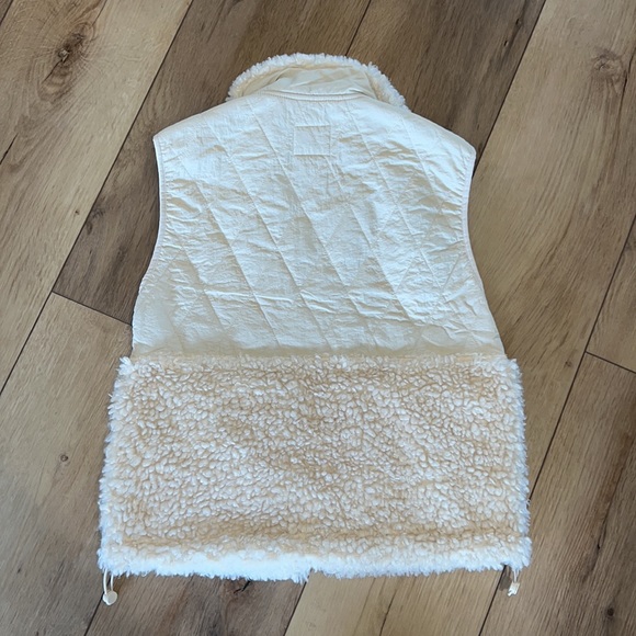 Abercrombie vest - Picture 5 of 7